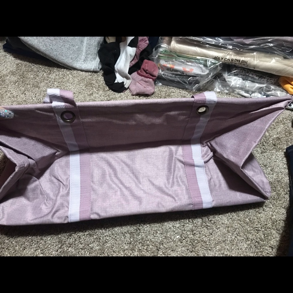 I am selling 1 large utility tote